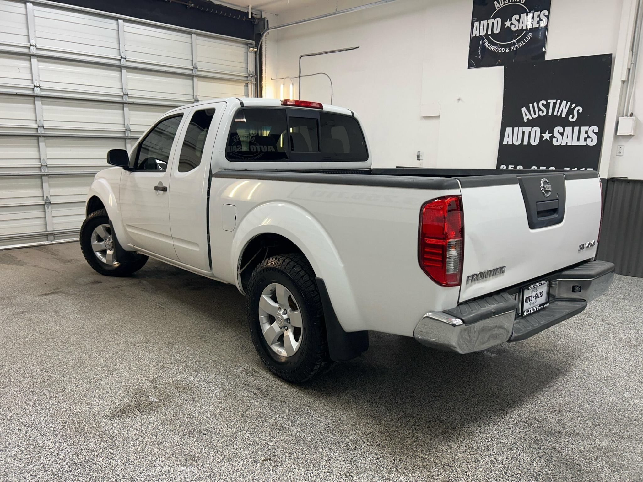 Used 2012 Nissan Frontier SV AWD/4WD image 4