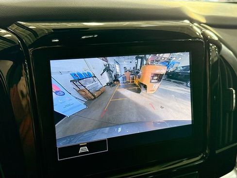 Used 2023 Chevrolet Traverse LT image 14