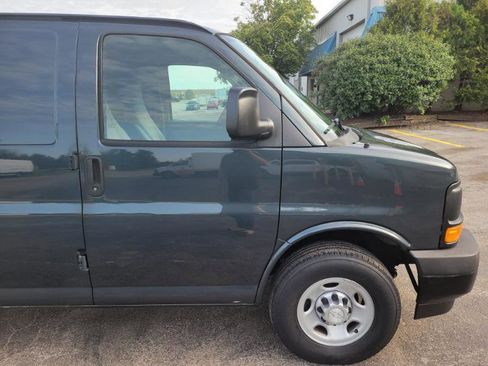 Used 2017 Chevrolet Express 3500 Extended RWD image 17