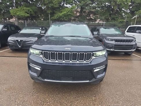 Used 2023 Jeep Grand Cherokee Limited w/ Trailer Tow Prep Group (B) AWD/4WD image 8
