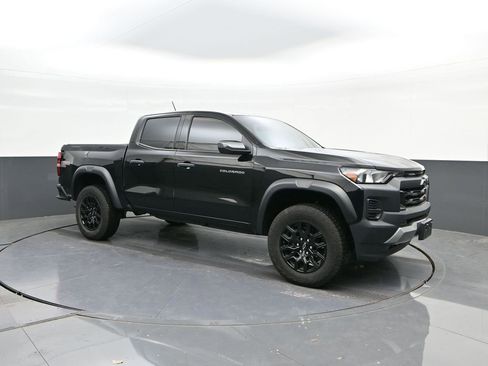 Used 2025 Chevrolet Colorado Trail Boss image 16