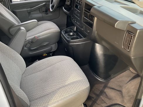 Used 2019 Chevrolet Express 2500 LT w/ LT Preferred Equipment Group image 20
