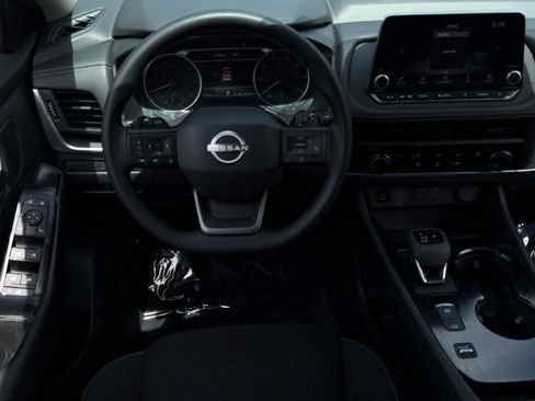 Used 2025 Nissan Rogue S FWD image 12