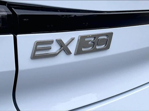 Used 2025 Volvo EX30 Ultra image 11