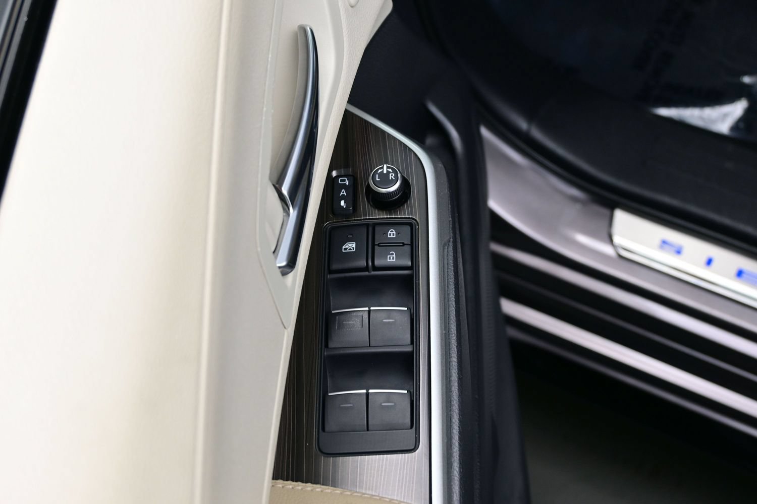 Used 2022 Toyota Sienna Limited AWD/4WD image 10