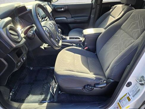 Used 2017 Toyota Tacoma TRD Sport image 14