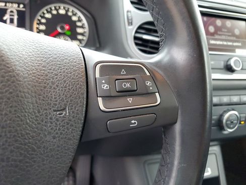 Used 2013 Volkswagen Tiguan SEL FWD image 22