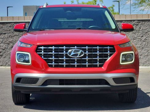 Used 2023 Hyundai Venue Limited FWD image 4