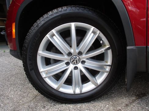 Used 2016 Volkswagen Tiguan SE AWD/4WD image 31