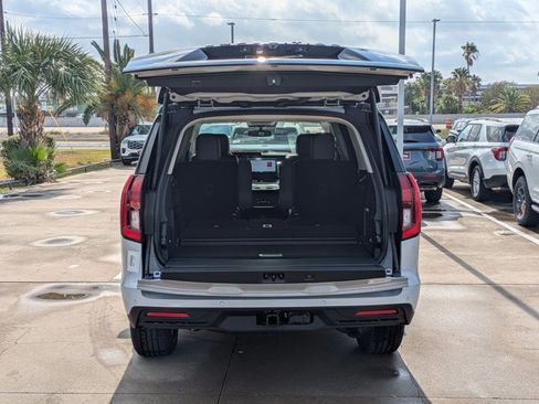 New 2025 Ford Expedition Active image 6