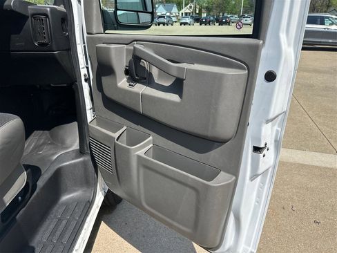 Used 2022 Chevrolet Express 2500 w/ Driver Convenience Package image 20
