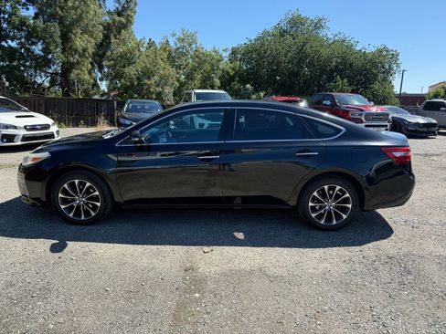 Used 2018 Toyota Avalon XLE FWD image 2
