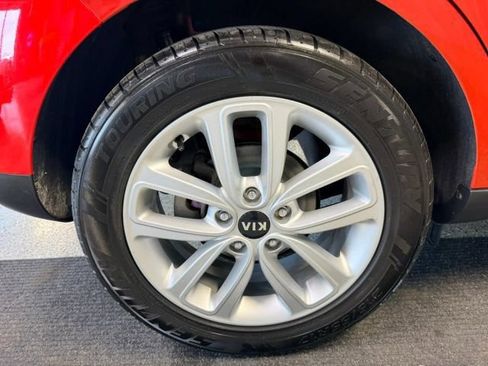 Used 2018 Kia Soul + FWD image 16
