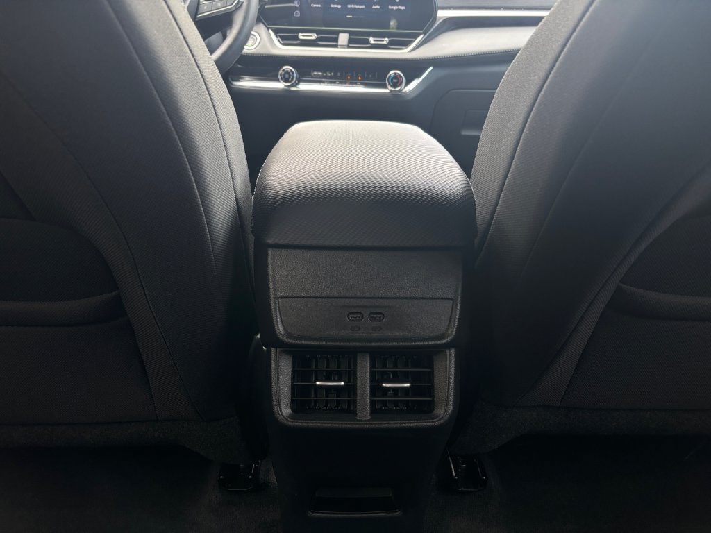 Used 2026 Chevrolet Equinox LT w/ Safety and Technology Package FWD image 25
