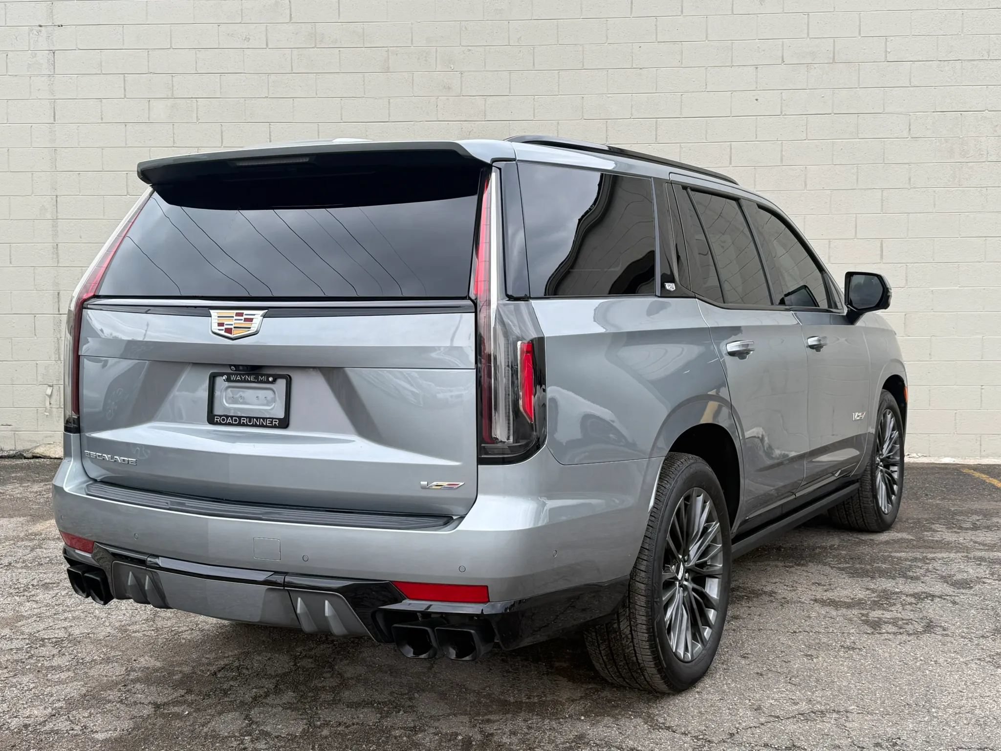 Used 2023 Cadillac Escalade V AWD/4WD image 11