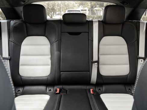 Certified 2024 Porsche Macan GTS AWD/4WD image 29
