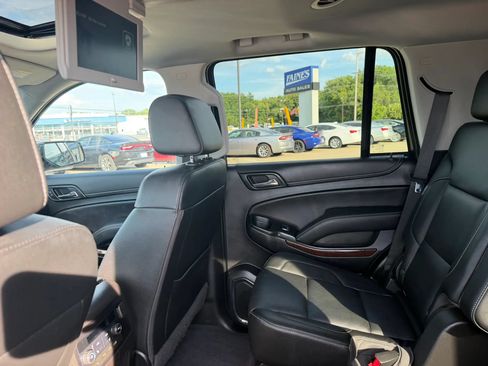 Used 2019 GMC Yukon SLT w/ Premium Edition AWD/4WD image 39