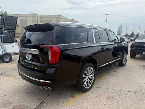 Used 2023 GMC Yukon XL Denali AWD/4WD image 4