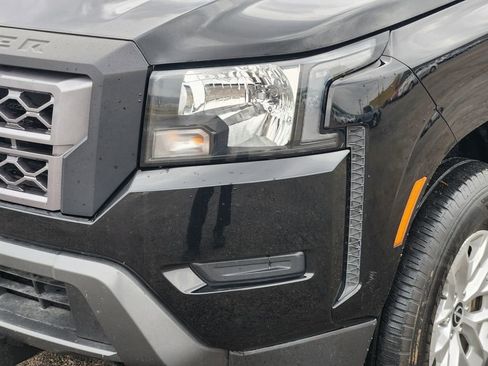 Used 2024 Nissan Frontier SV image 10