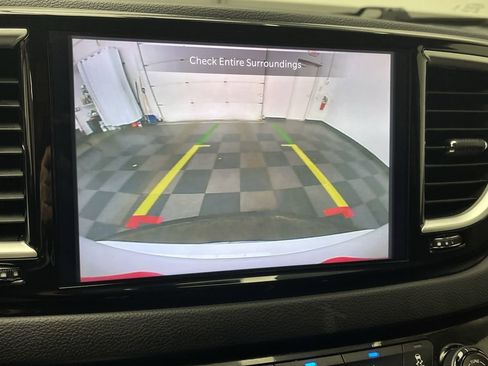 Used 2024 Chrysler Pacifica Touring-L image 5