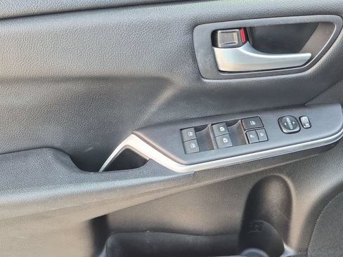 Used 2017 Toyota Camry SE FWD image 11