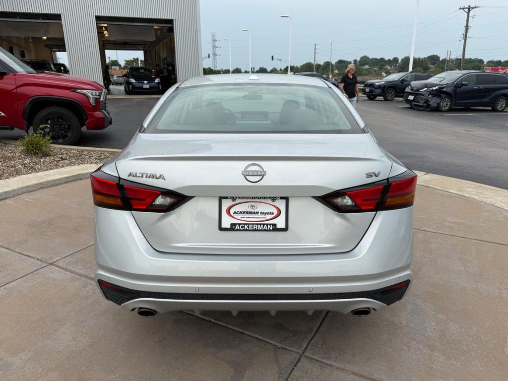 Used 2023 Nissan Altima 2.5 SV w/ SV Premium Package FWD image 9