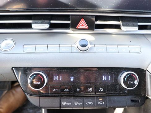 Used 2024 Hyundai Elantra SEL image 26