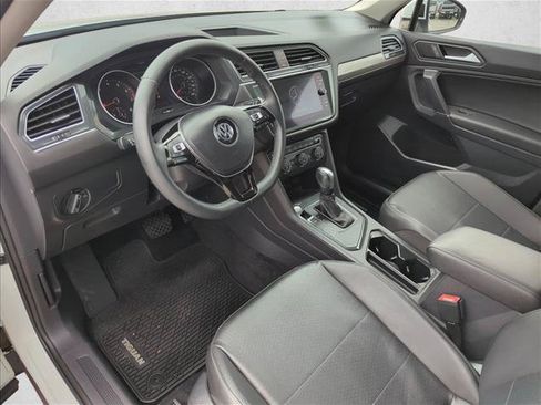 Used 2020 Volkswagen Tiguan SE w/ Panoramic Sunroof Package FWD image 8