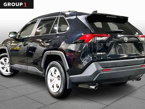 Used 2019 Toyota RAV4 LE image 11