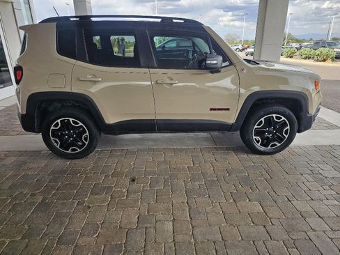 Used 2016 Jeep Renegade Trailhawk w/ Safety & Security Group image 7