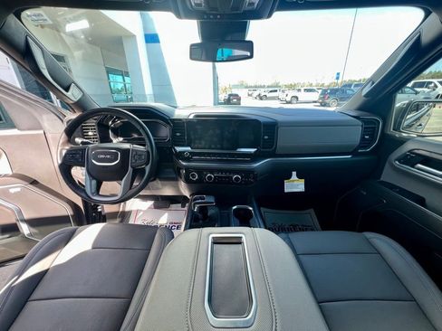 Used 2022 GMC Sierra 1500 SLT image 2