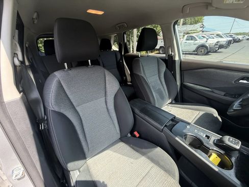 Used 2021 Nissan Rogue SV FWD image 12