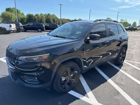 Used 2019 Jeep Cherokee Latitude Plus AWD/4WD image 4