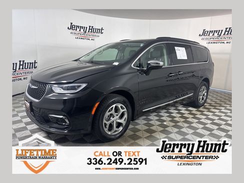Used 2023 Chrysler Pacifica Limited image 1