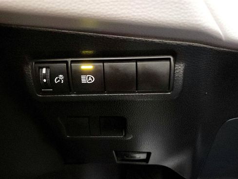 Used 2023 Toyota Corolla Cross L image 40