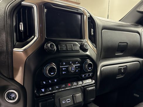 Used 2023 Chevrolet Silverado 2500 High Country w/ Technology Package image 11