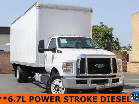 Used 2017 Ford F750 2WD Regular Cab Super Duty image 2