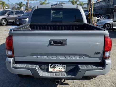 Used 2019 Toyota Tacoma TRD Sport w/ Exterior Package image 9