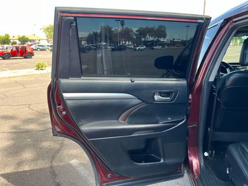 Used 2017 Toyota Highlander XLE image 25