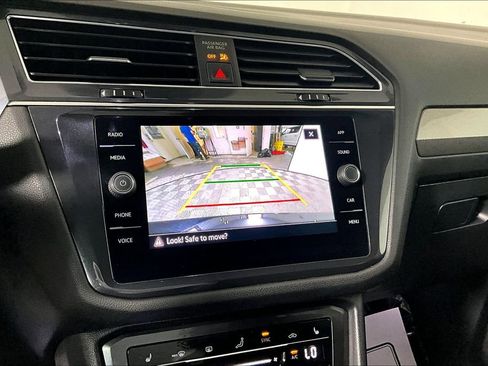 Used 2022 Volkswagen Tiguan SE image 21