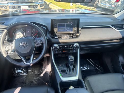Used 2022 Toyota RAV4 XLE Premium AWD/4WD image 10