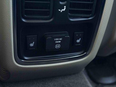 Used 2011 Jeep Grand Cherokee Overland AWD/4WD image 39