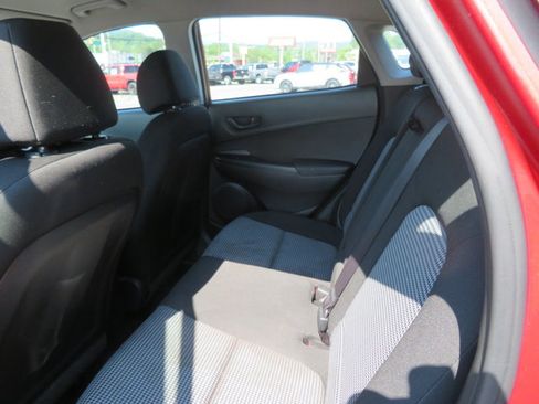 Used 2022 Hyundai Kona SE image 13