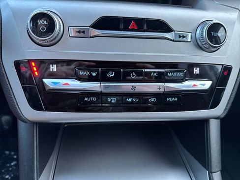 Used 2021 Ford Explorer XLT image 21