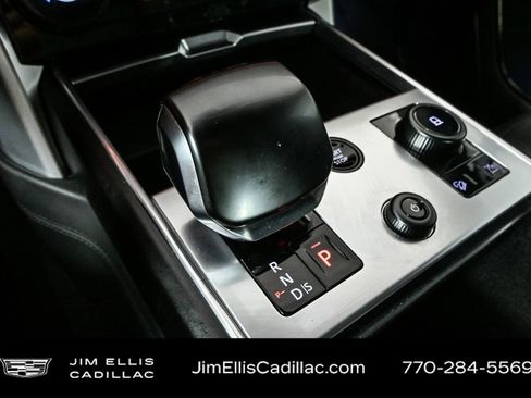 Used 2023 Land Rover Range Rover SV image 17