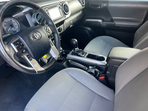 Used 2018 Toyota Tacoma SR5 AWD/4WD image 10