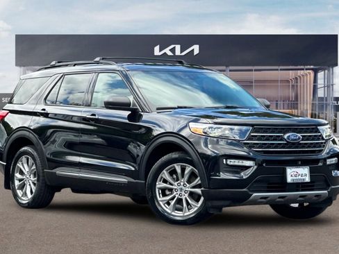 Used 2023 Ford Explorer XLT w/ Equipment Group 202A AWD/4WD image 2