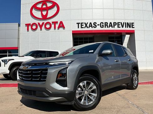 Used 2025 Chevrolet Equinox LT image 2