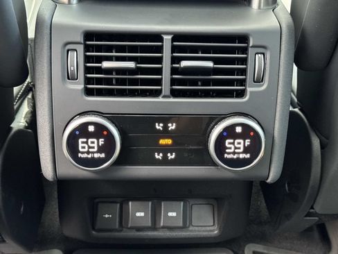 Certified 2024 Land Rover Discovery Dynamic SE AWD/4WD image 17