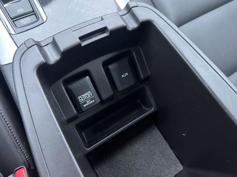 Used 2018 Acura TLX image 31